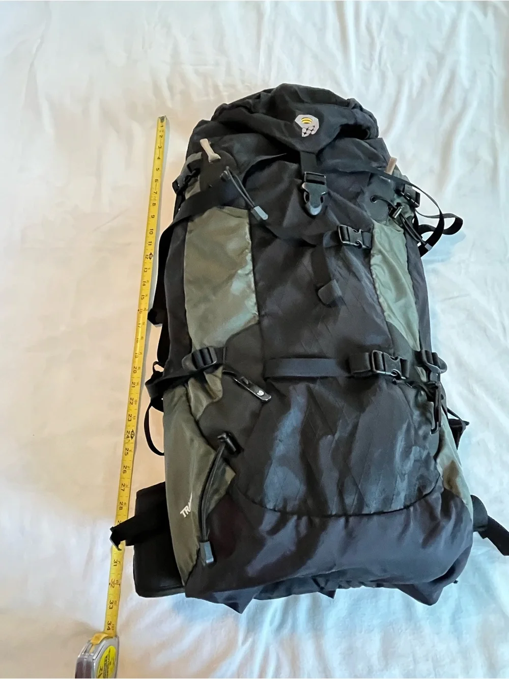 Mountain HardWear Trance Men’s Black Olive Hiking Backpack 32” Lgth 55 liter EUC